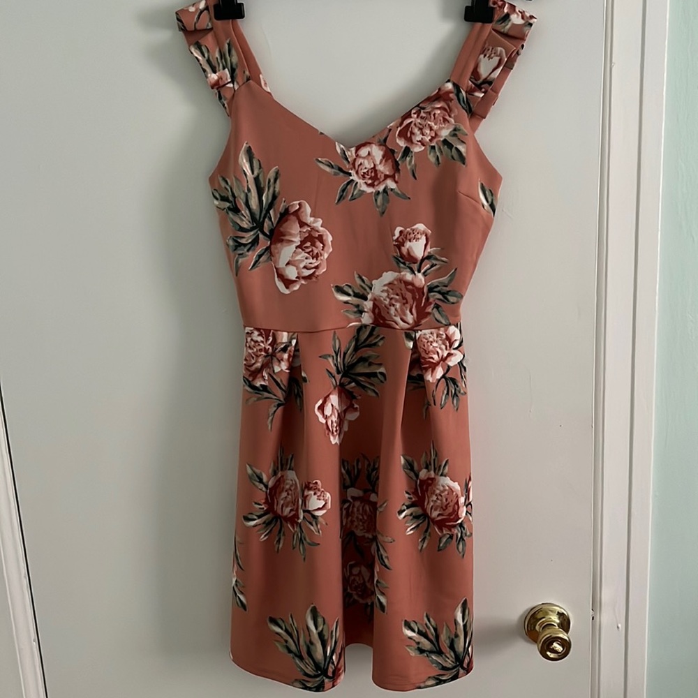 NEVER WOREN super cute dress!!